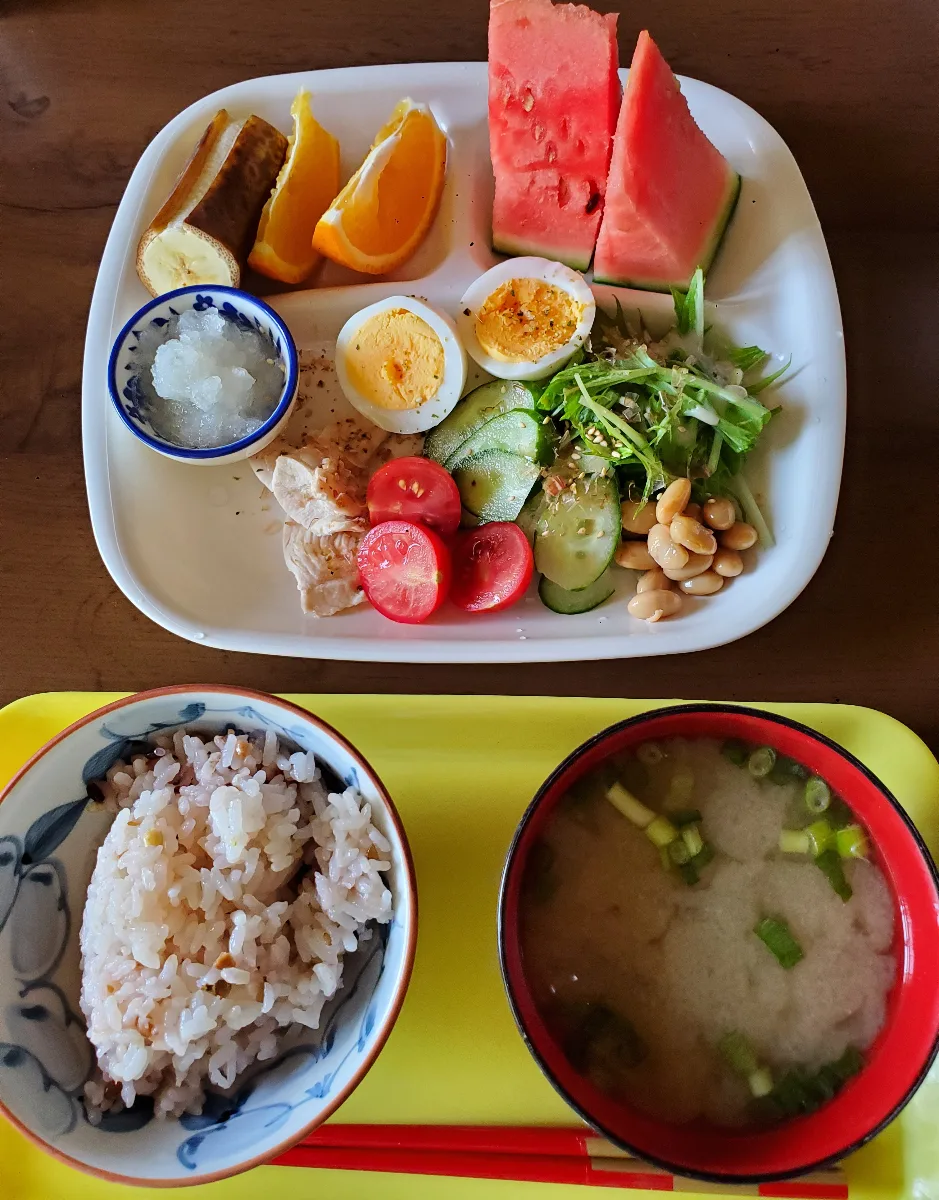 今日の朝食☀️🍴病院食を参考に、奮闘中😅