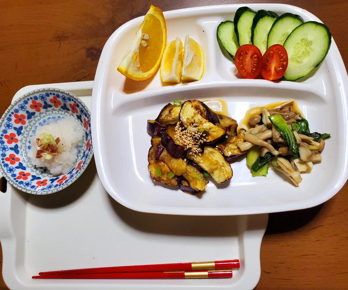 今夜の夕食🌃🍴なす、きのこ炒め🍄
大根おろしハマり中✨️